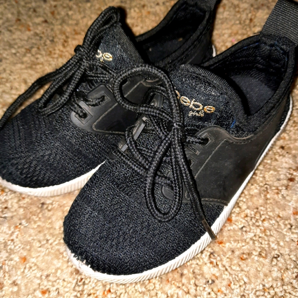 Girls size 8 tennis shoes